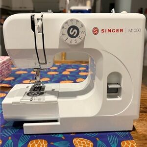 Singer M1000 Sewing Machine